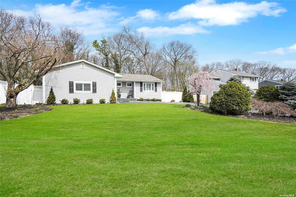 45 Robin Dr, Hauppauge, NY 11788 - photo 1