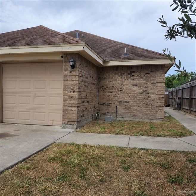 702 Jade St unit B, Edinburg, TX 78541 - photo 1