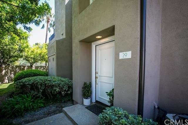 29 Baycrest Ct. Welcomes you Home to Upper Back Ba