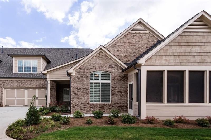 Beautiful Villa Home with a extra large two-car ga