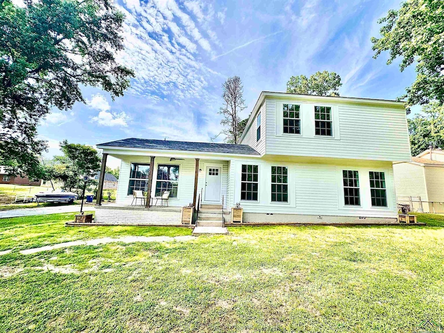 Colonial home featuring a front lawn, crawl space, and a porch