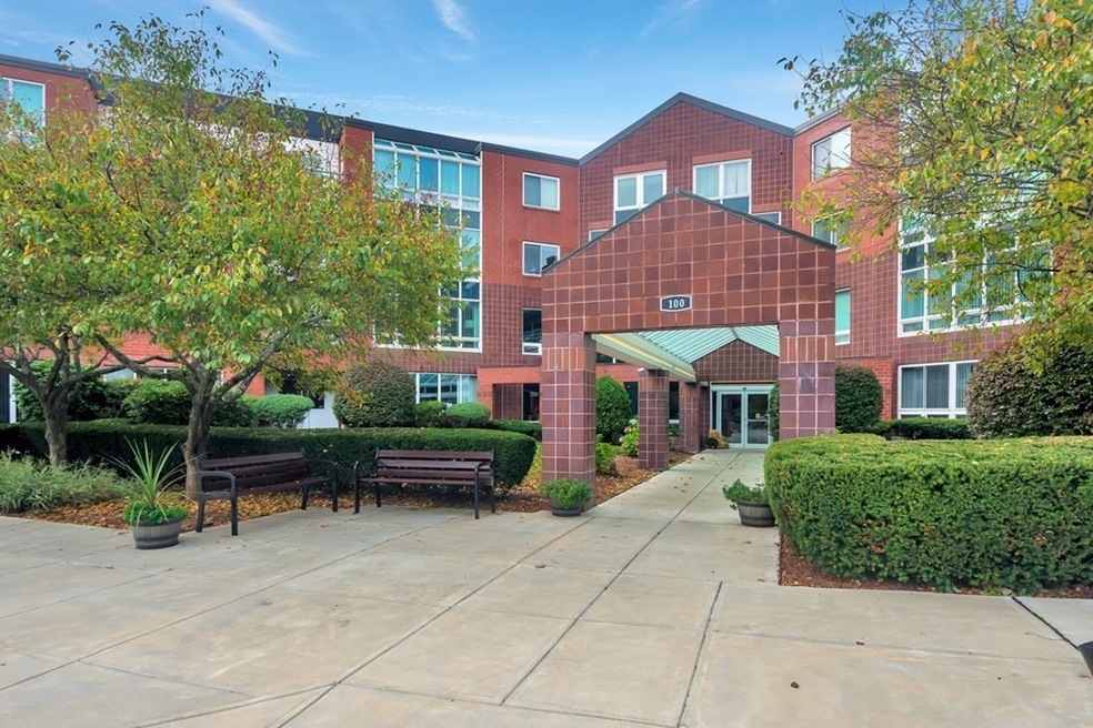 284 Place Ln, Woburn, MA 01801 - photo 1