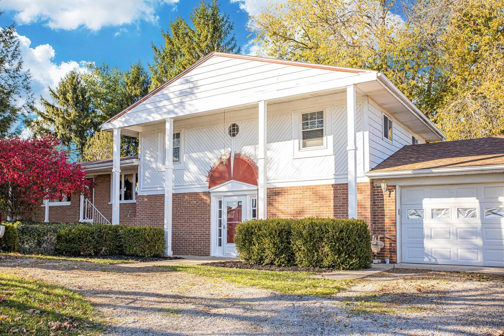 140 Hillcrest Dr, Circleville, OH 43113 - photo 1