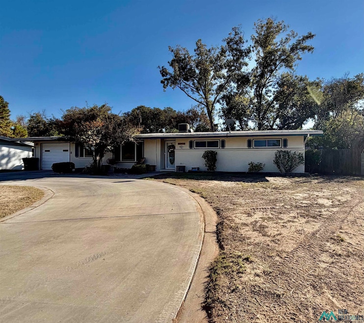 1215 Bryan Cir, Carlsbad, NM 88220 - photo 1