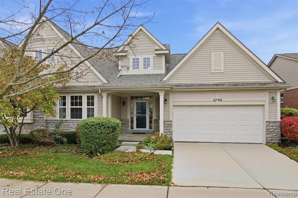 2294 Calibouge unit 31, Commerce Township, MI 48382 - photo 1