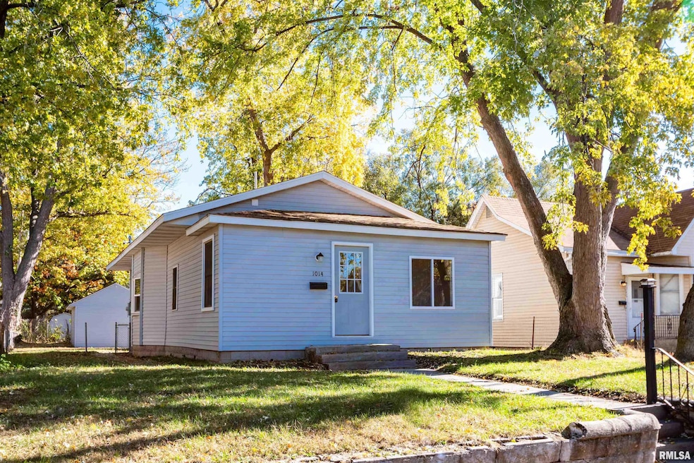 1014 S 3rd St, Pekin, IL 61554 - photo 1