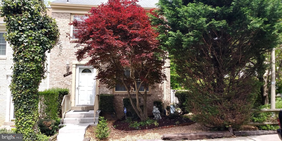 2031 Mayflower Dr, Woodbridge, VA 22192 - photo 1