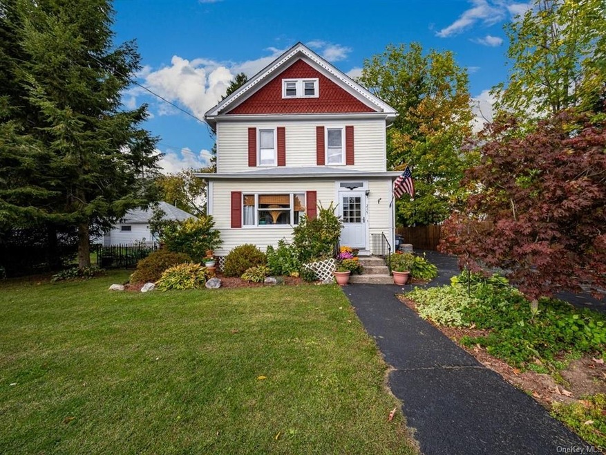 215 Center St, Pine Bush, NY 12566 - photo 1