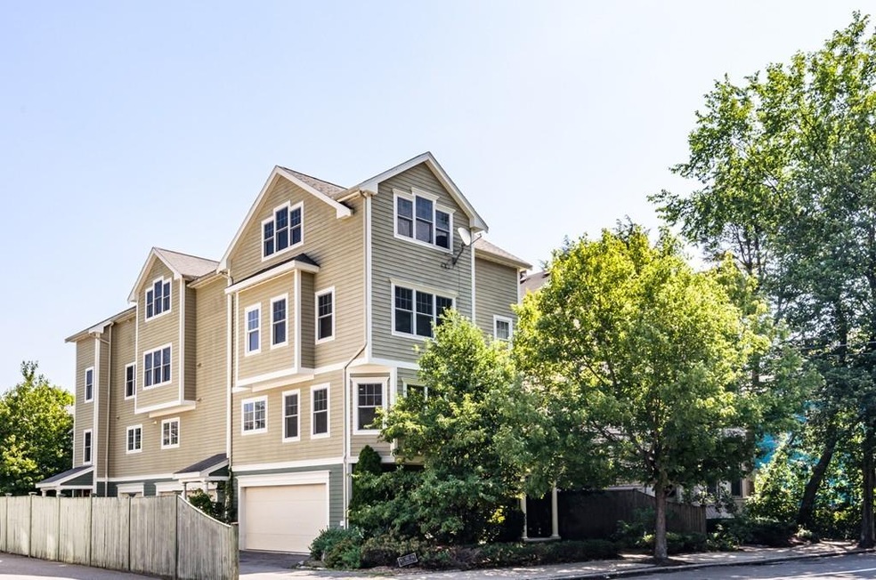 90 Chestnut St unit 90, Brookline, MA 02445 - photo 1