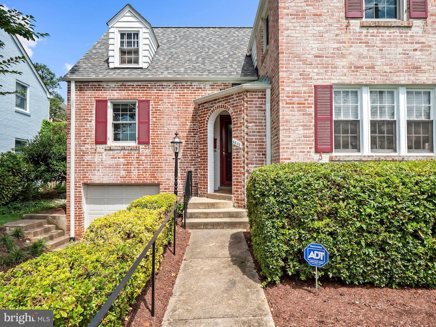 4809 Wellington Dr, Chevy Chase, MD 20815 - photo 1