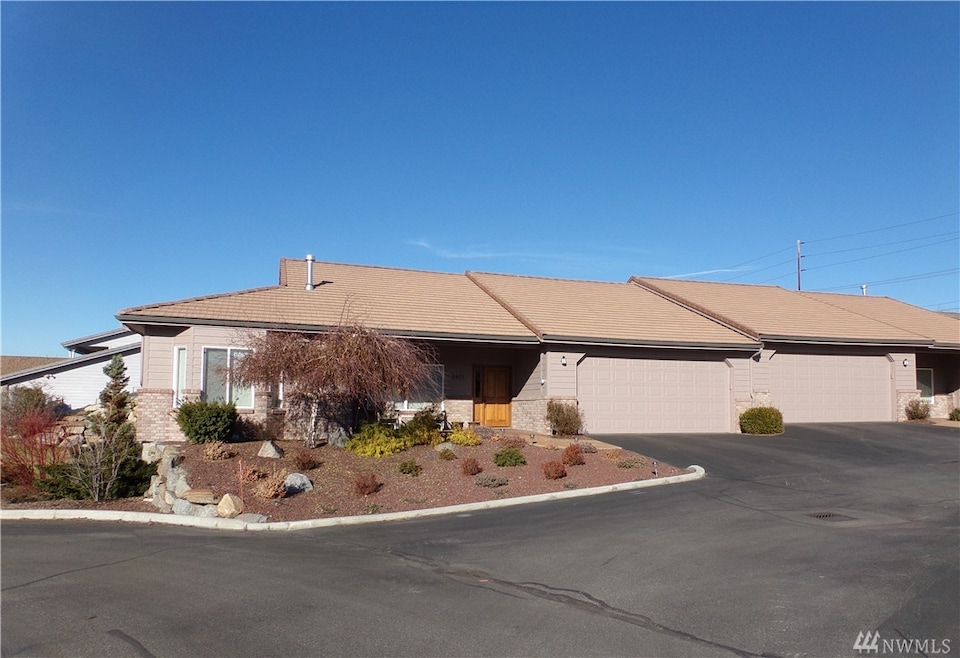 1380 Eastmont Ave unit 1401, East Wenatchee, WA 98802 - photo 1