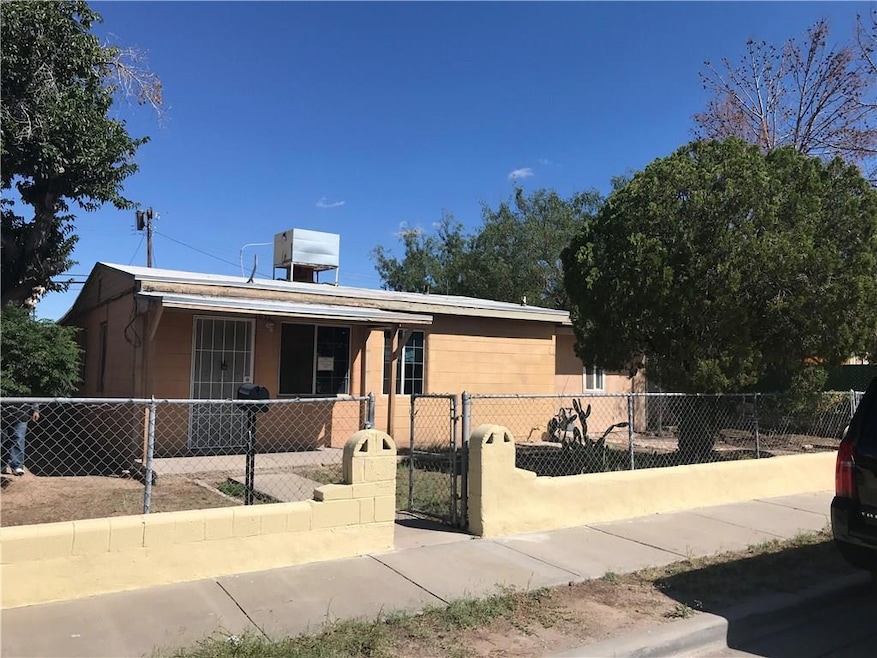 7833 Hacienda Ave, El Paso, TX 79915 - photo 1