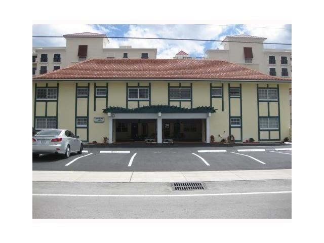 2404 NE 33rd Ave unit 12, Fort Lauderdale, FL 33305 - photo 1