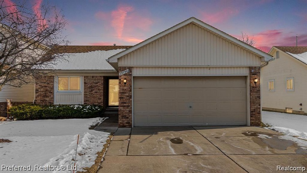 29754 Arnell Ct, Roseville, MI 48066 - photo 1