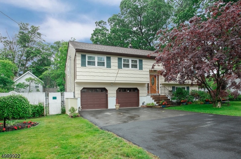 175 Bridgeton Dr, Parsippany, NJ 07054 - photo 1