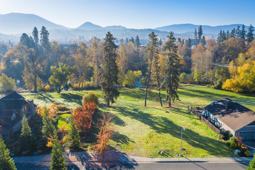 1333 SW Spruce St, Grants Pass, OR 97526 - photo 1