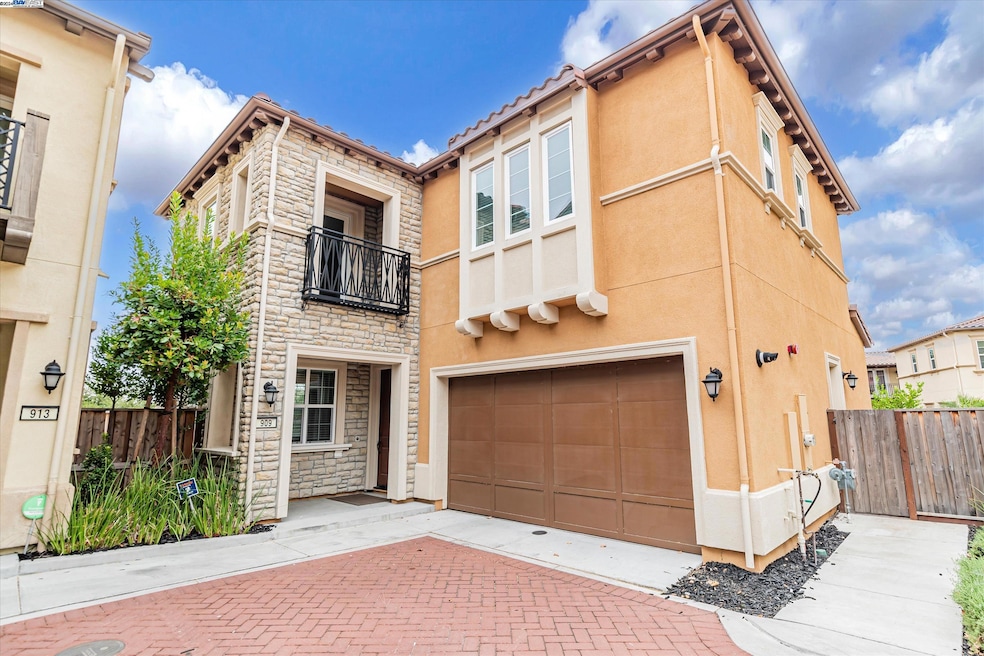 Sold $2,015,000 • Co-Listing Agent