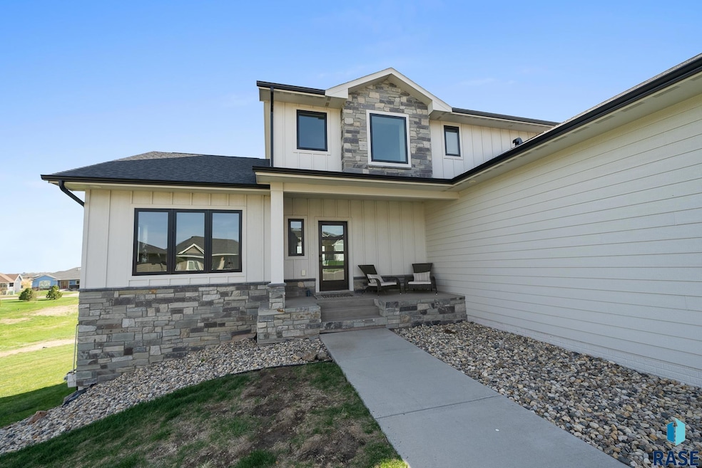 2002 S Meadowview Cir, Sioux Falls, SD 57110 - photo 1