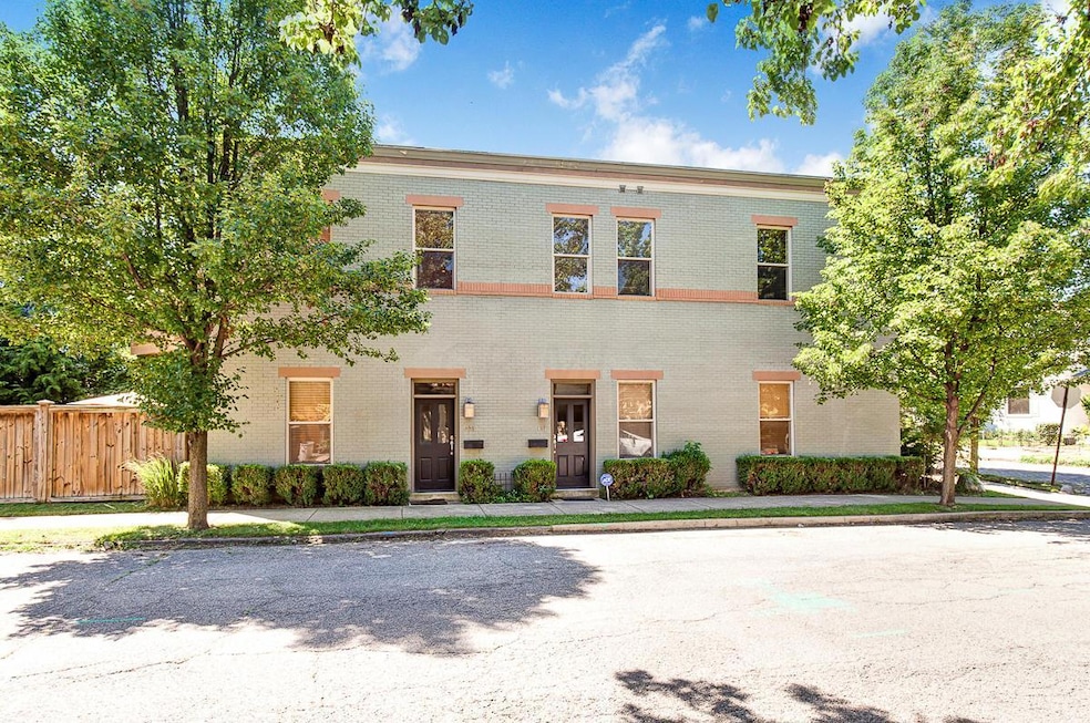 113 E Mithoff St unit 113, Columbus, OH 43206 - photo 1