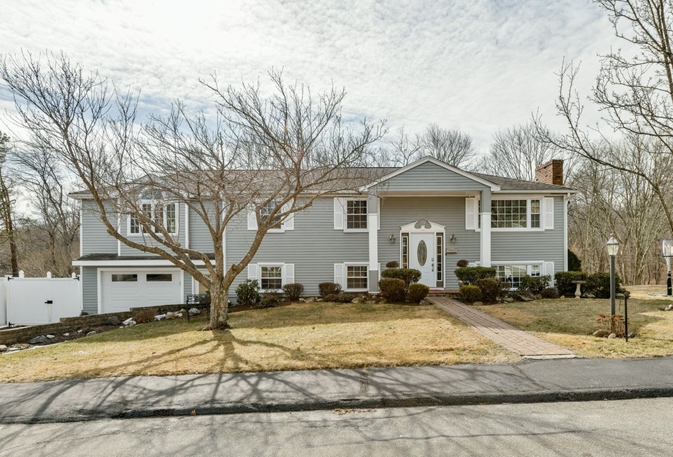 29 Puddingstone Ln, Bellingham, MA 02019 - photo 1