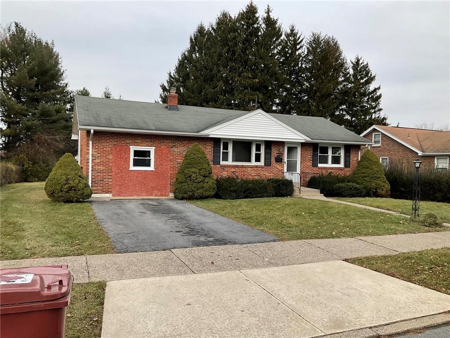 125 Pershing Blvd, Whitehall, PA 18052 - photo 1