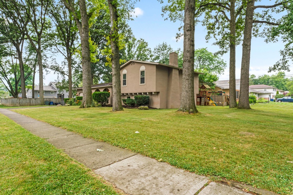 4951 Tamarack Blvd, Columbus, OH 43229 - photo 1