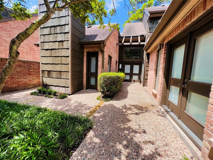 200 Sugarberry Cir, Houston, TX 77024 - photo 1