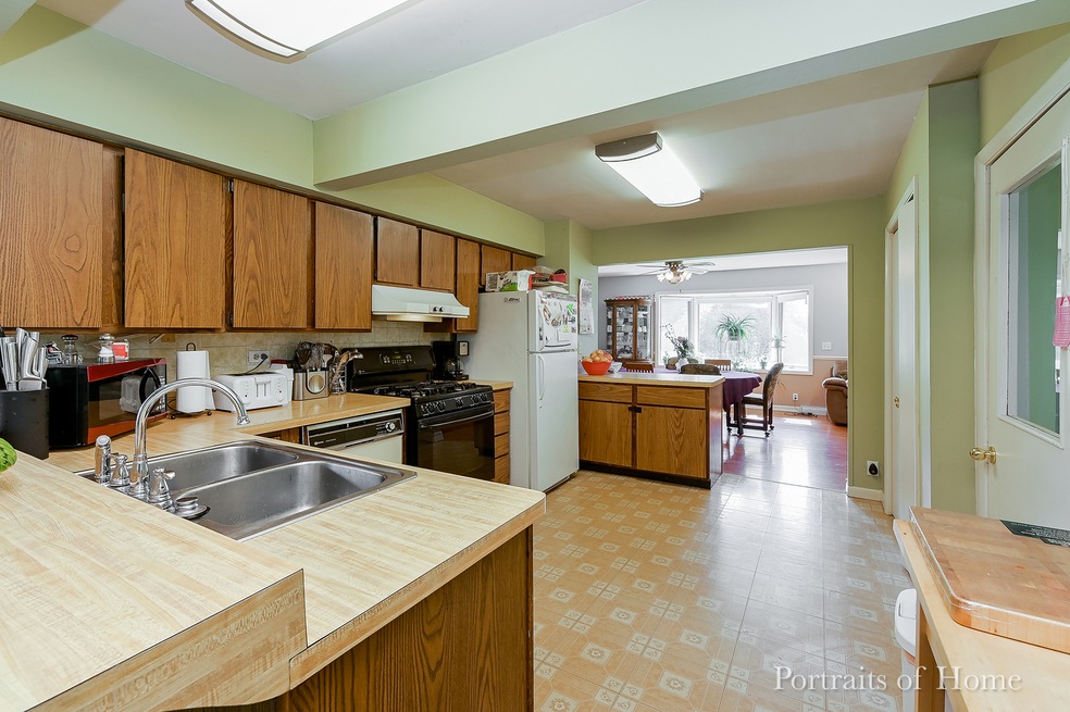 27W212 Bauer Rd, Naperville, IL 60563 - photo 1