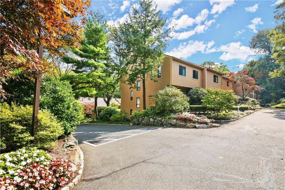 45 Ettl Ln unit 201, Greenwich, CT 06831 - photo 1