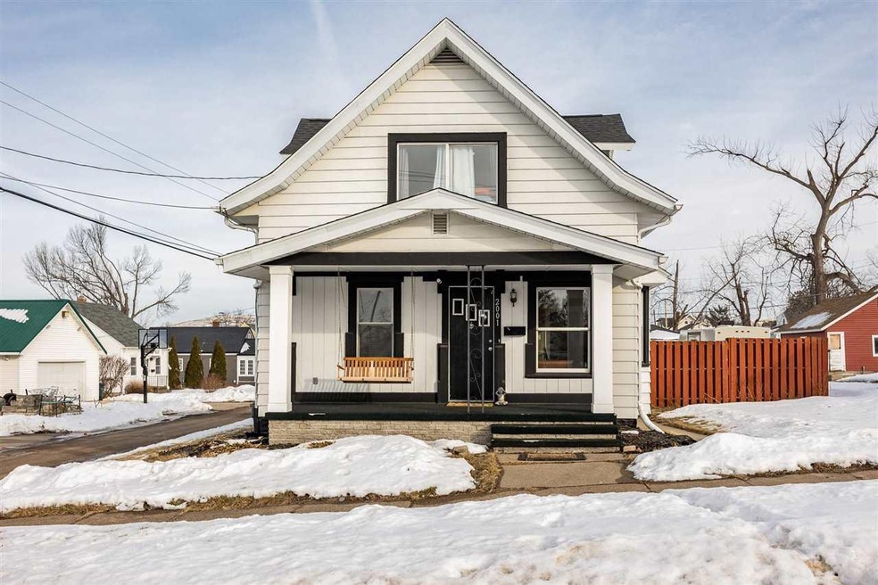 2001 2nd St SW, Cedar Rapids, IA 52404 - photo 1