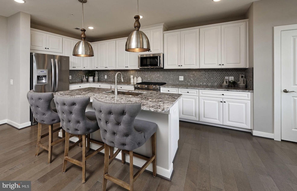 13371 Launders St, Herndon, VA 20171 - photo 1