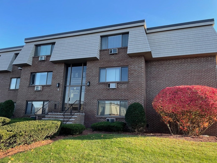 4 Hallmark Gardens unit 6, Burlington, MA 01803 - photo 1