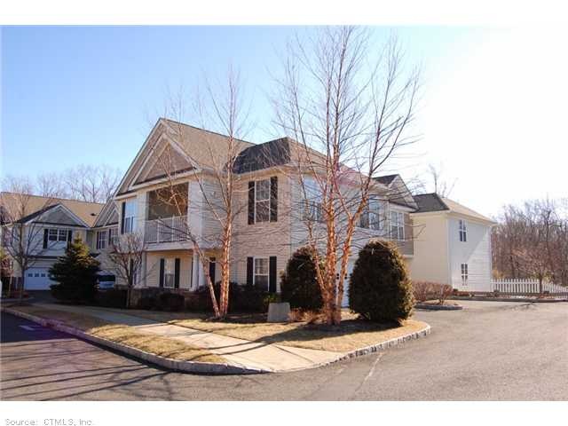 77 Suzie Dr unit 77, Newtown, CT 06470 - photo 1