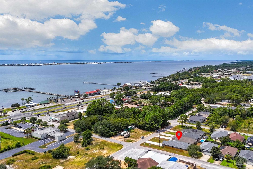 8514 E Esplanade St, Navarre, FL 32566 - photo 1