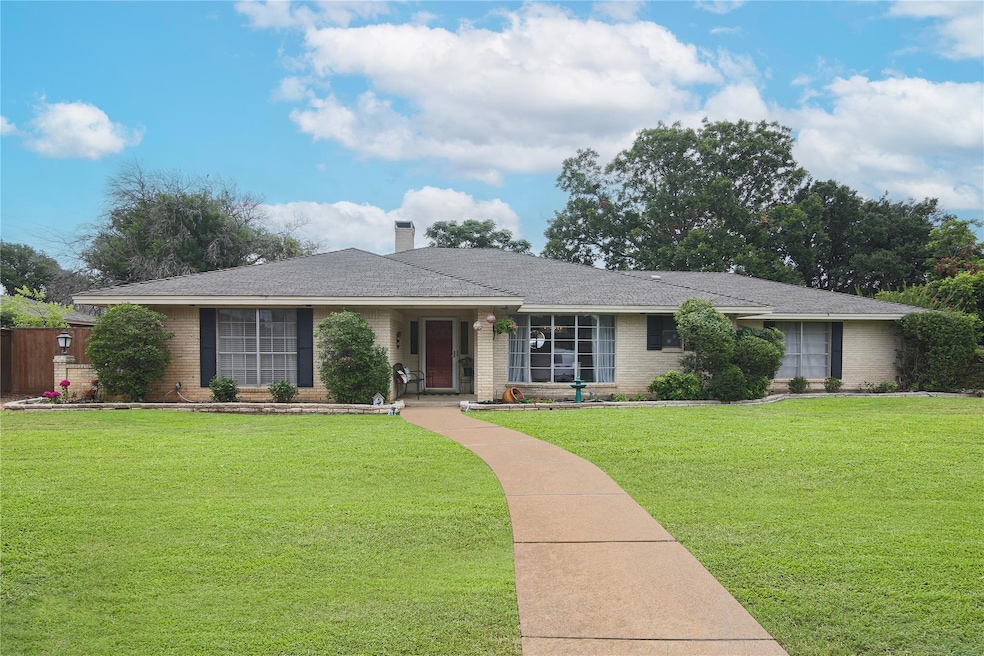 6405 Espana Dr, Fort Worth, TX 76133 - photo 1