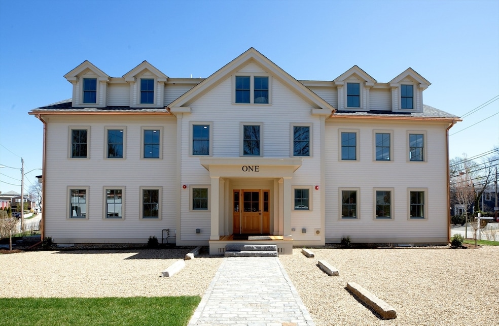 Sold $1,435,000 • Co-Listing Agent