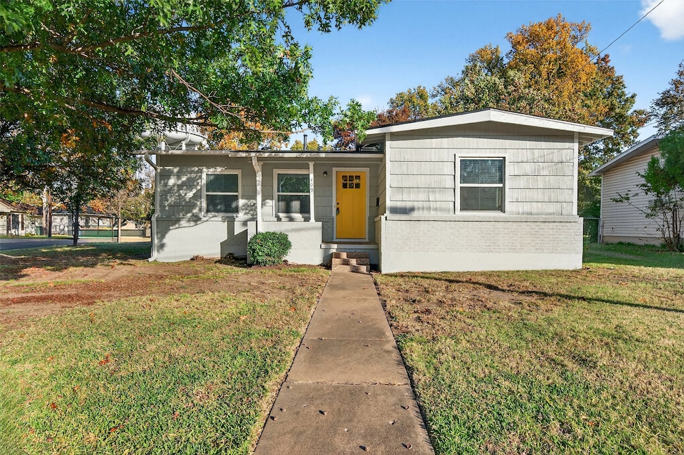 409 W Burton St, Sherman, TX 75092 - photo 1