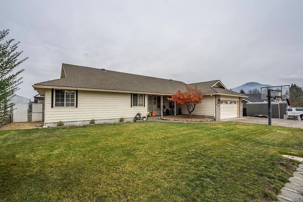 1849 Garden Dr, Medford, OR 97504 - photo 1
