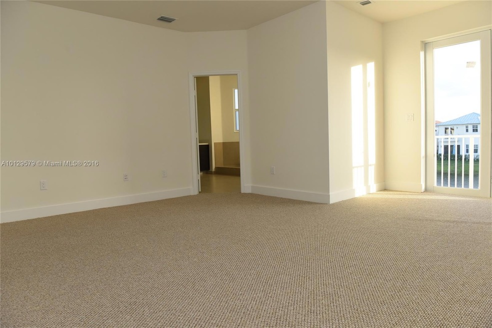 10534 NW 70th Ln, Doral, FL 33178 - photo 1