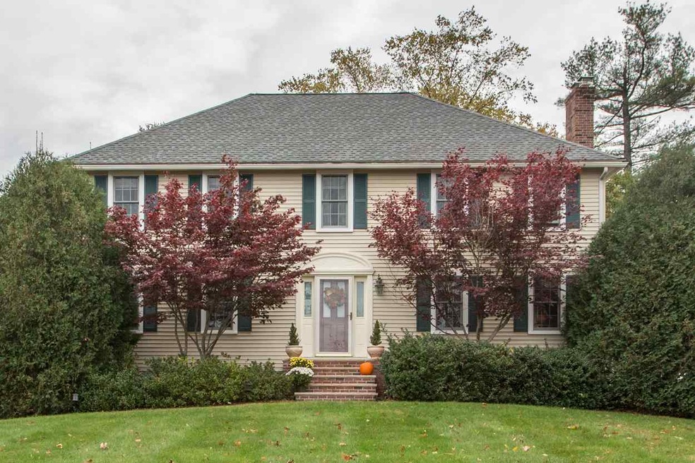 14 Nutfield Dr, Londonderry, NH 03053 - photo 1