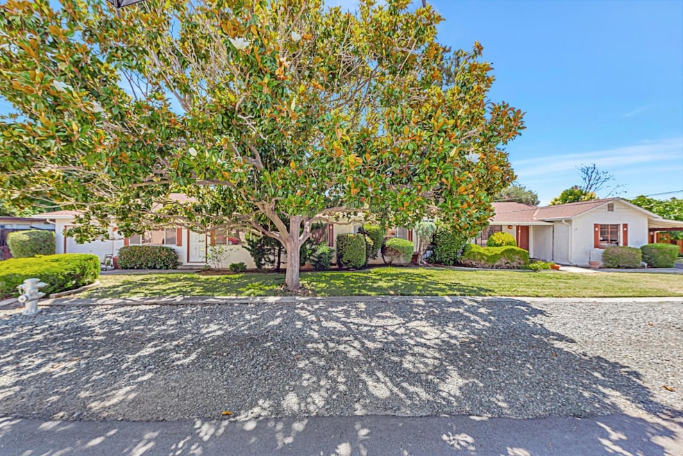 Sold $2,750,500 • Co-Listing Agent