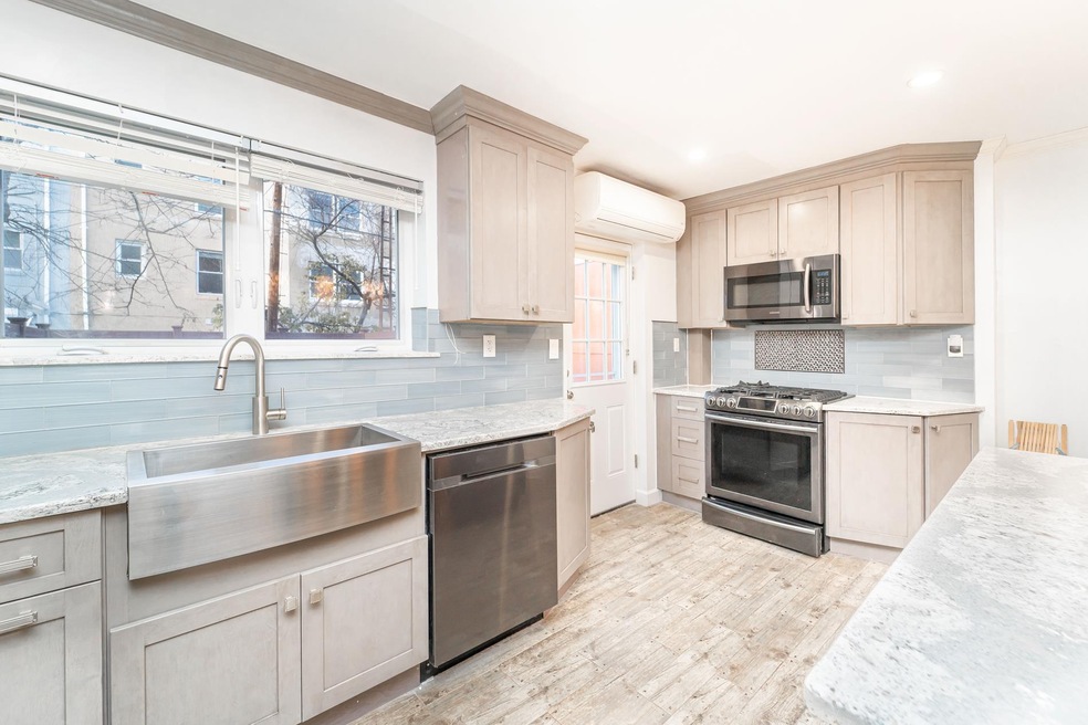 20-60 33rd St unit 1, Long Island City, NY 11105 - photo 1