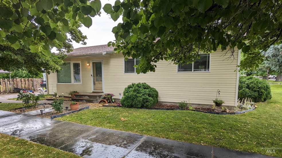 2001 Hansen Ave, Burley, ID 83318 - photo 1