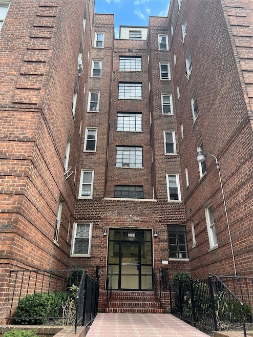 2080 Barnes Ave unit 4C, Bronx, NY 10462 - photo 1