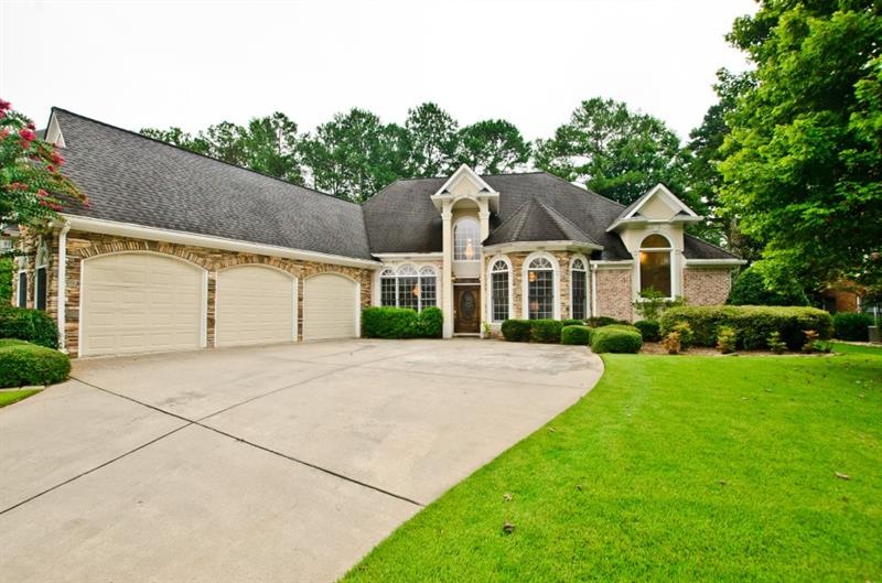 BEAUTIFUL BUILT GOLF COURSE RANCH WITH 3 CAR GARAG