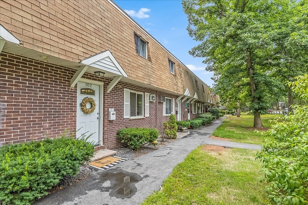 120 Thissell Ave unit 102, Dracut, MA 01826 - photo 1