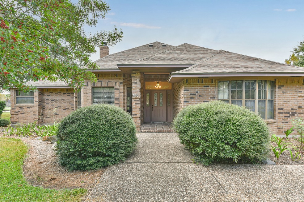 618 Sun Park Dr, Friendswood, TX 77546 - photo 1