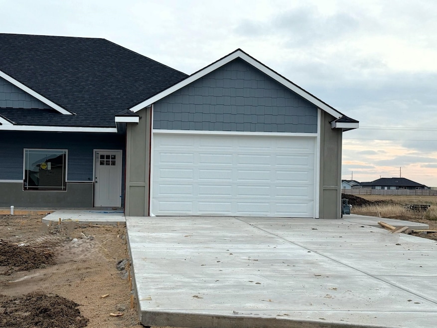 1150 Vista Sur Dr, Salina, KS 67401 - photo 1