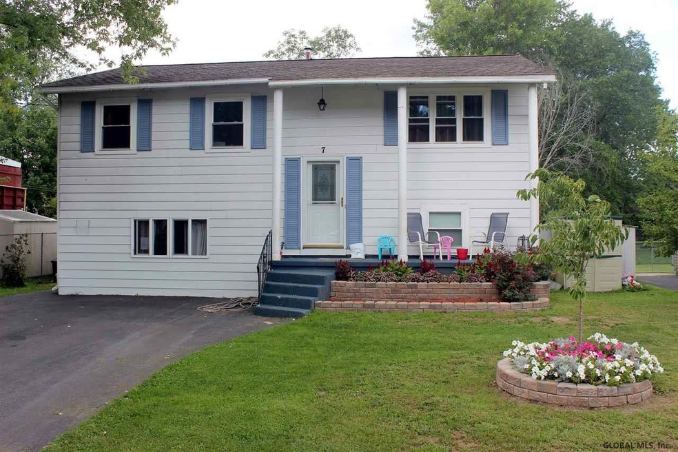 7 Red Oak Dr, Schenectady, NY 12302 - photo 1
