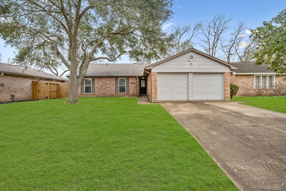 16402 Forest Bend Ave, Friendswood, TX 77546 - photo 1